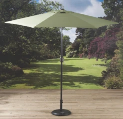 Pagoda 2.5m Apple Green Crank & Tilt Parasol