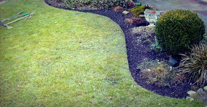 2mm Thick Heavy Duty Lawn Edging Black - 6" Deep 5 2mm Thick Heavy Duty Lawn Edging Black - 6" Deep - Image 5
